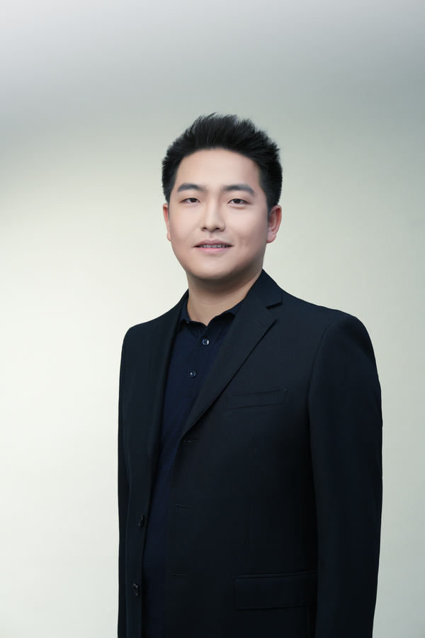 王明栋
